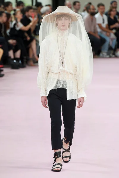 Look 7